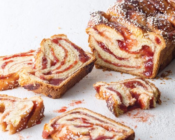 Strawberry brioche with pearl sugar