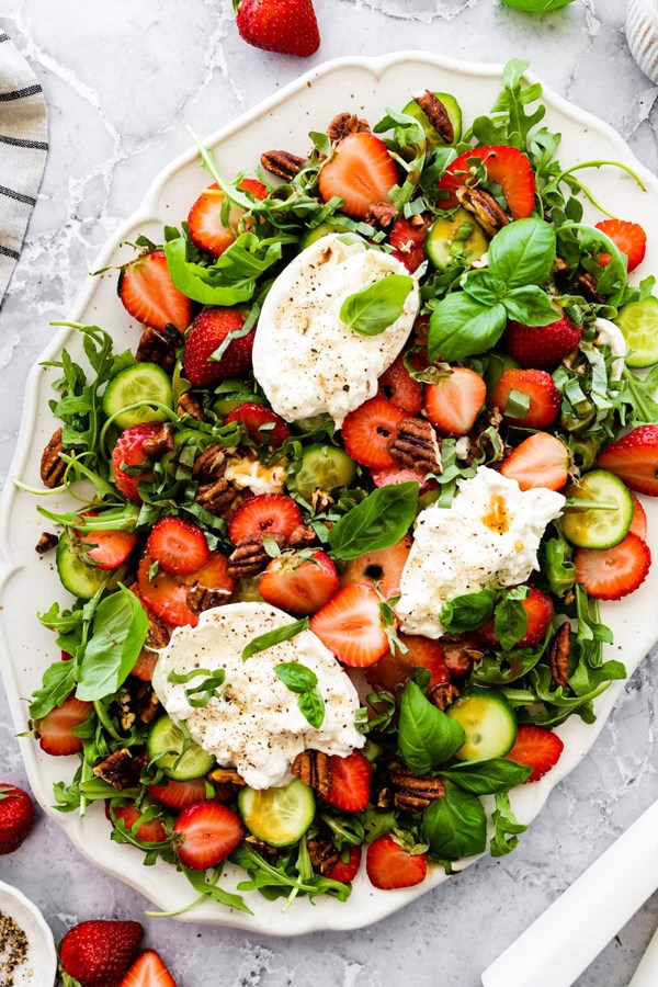 Strawberry burrata salad