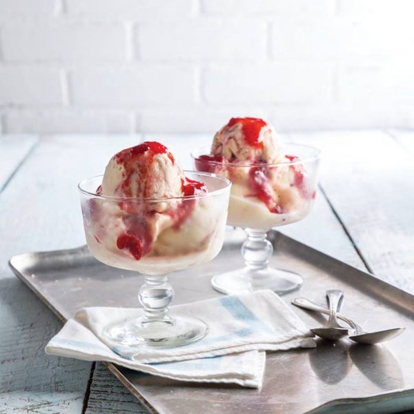Strawberry-buttermilk ice cream