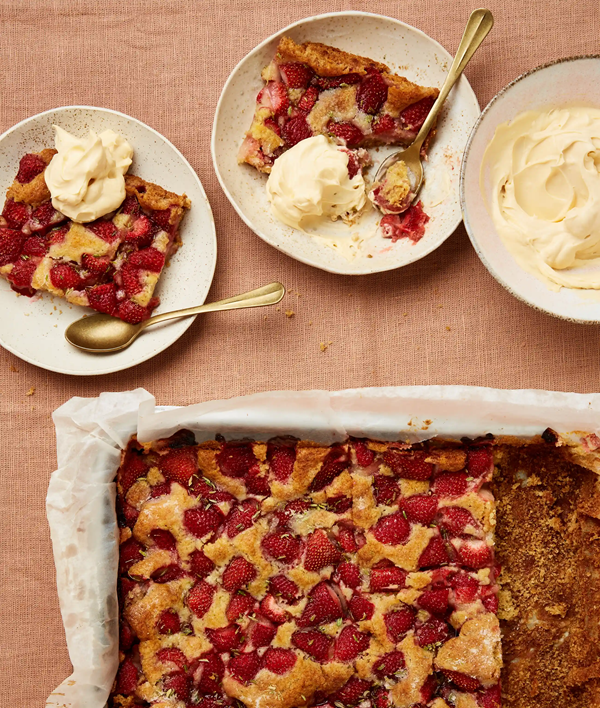 Strawberry cake with luxury Bird's custard