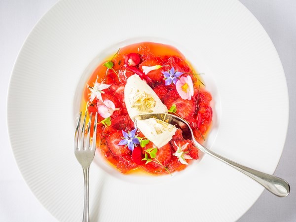 Strawberry carpaccio with mascarpone & mint