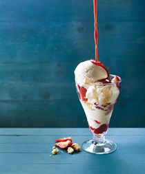 Strawberry, cassis and shortbread sundae