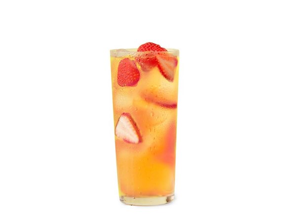 Strawberry-chamomile iced tea with gin