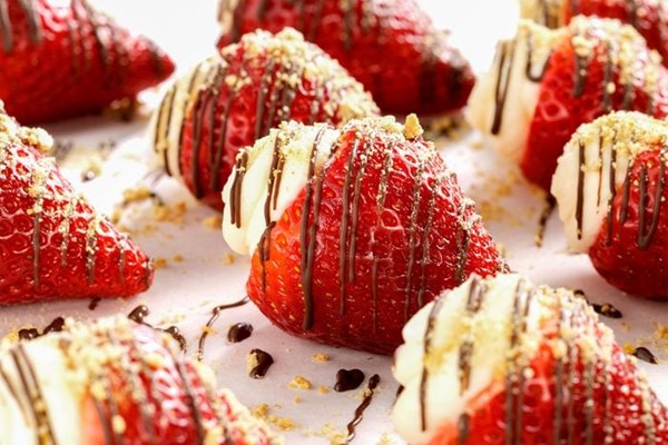 Strawberry cheesecake bites