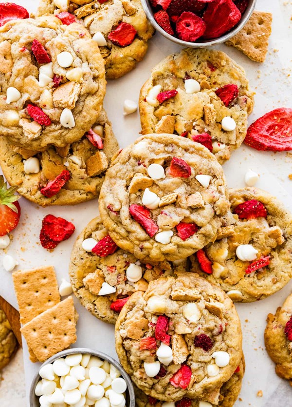 Strawberry cheesecake cookies