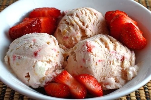 Strawberry cheesecake ice cream
