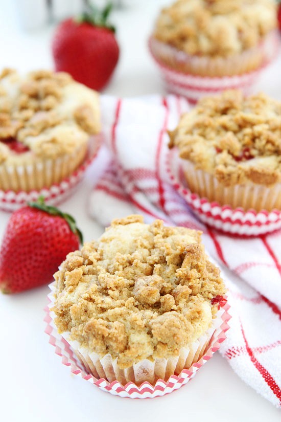 Strawberry cheesecake muffins