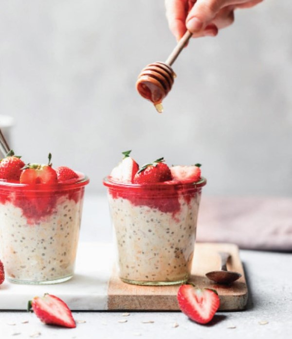 Strawberry cheesecake overnight oat parfaits