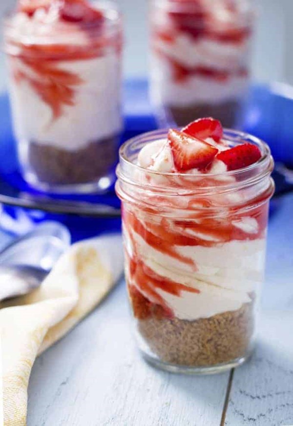 Strawberry cheesecake sundae pots