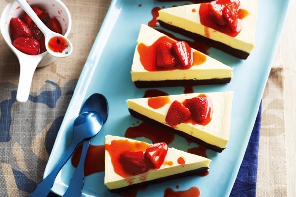 Strawberry cheesecake with a chocolate brownie base