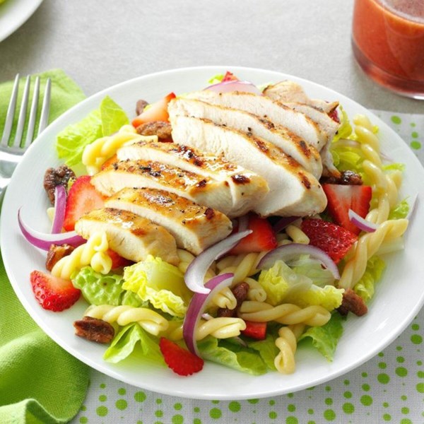 Strawberry-chicken pasta salad