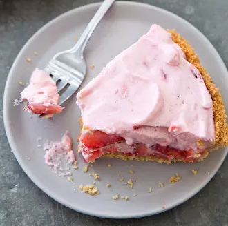 Strawberry chiffon pie