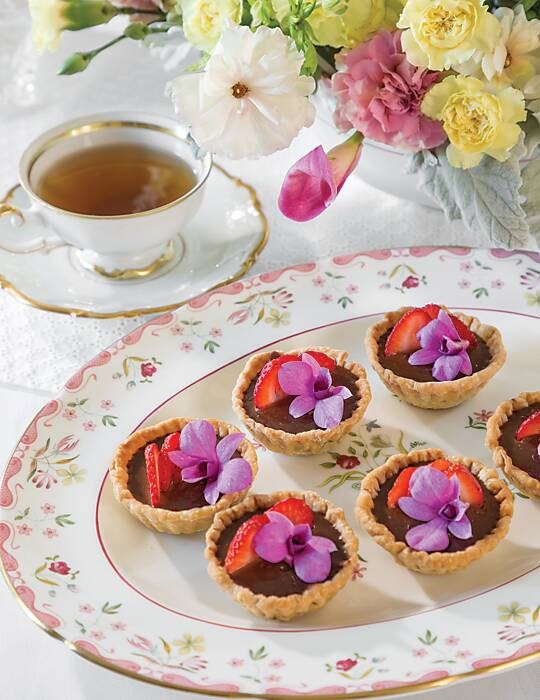 Strawberry-chocolate budino tartlets