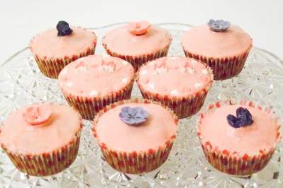 Strawberry chocolate chip cupcakes