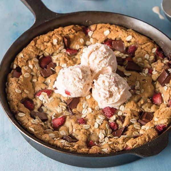 Strawberry-chocolate chunk skillet cookie