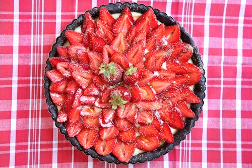 Strawberry chocolate tart with lemon caramel