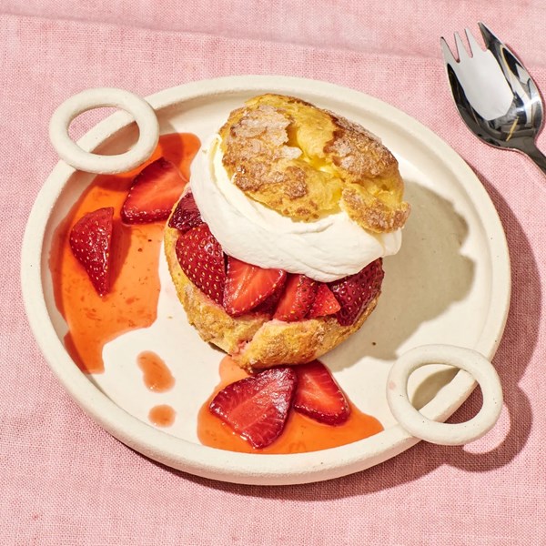 Strawberry choux cake 