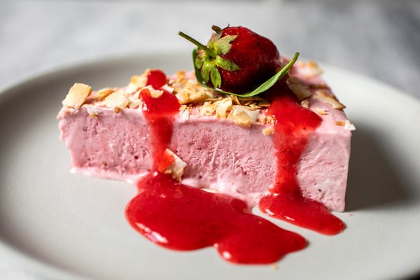 Strawberry-coconut ice cream cake