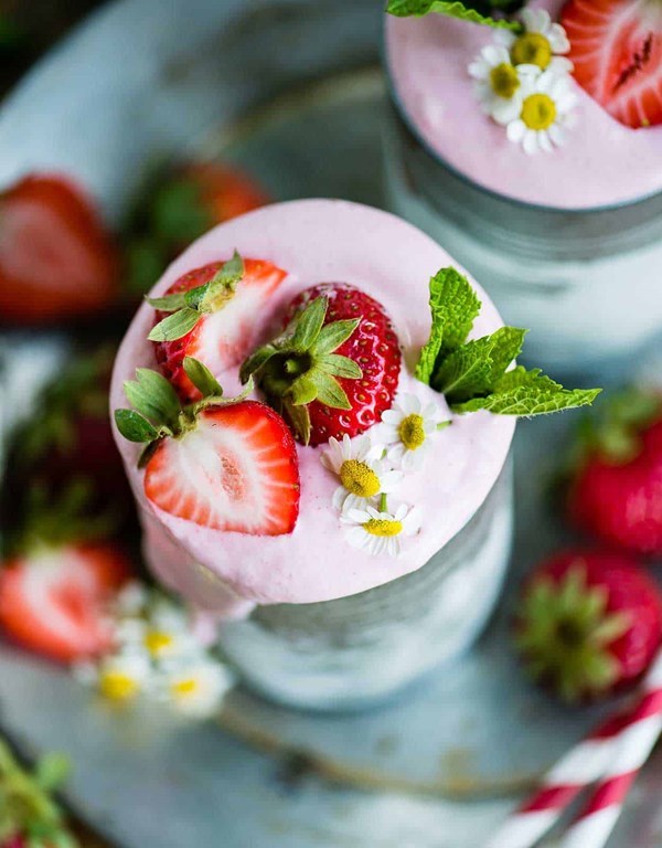 Strawberry coconut shake