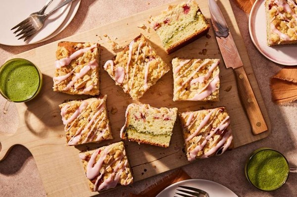 Strawberry coffee cake with matcha filling