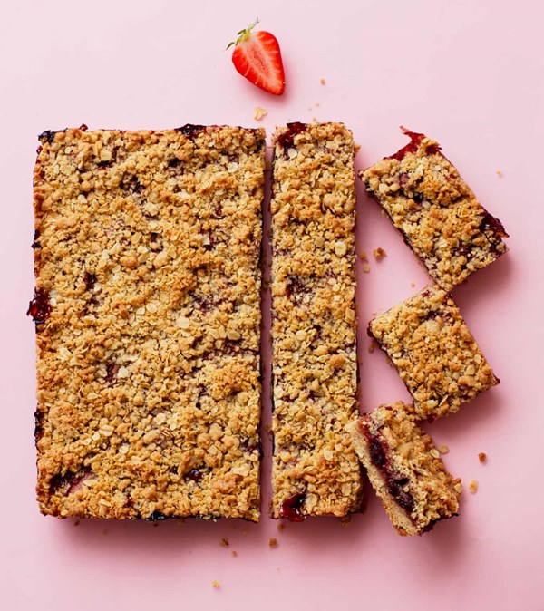Strawberry crumble bars