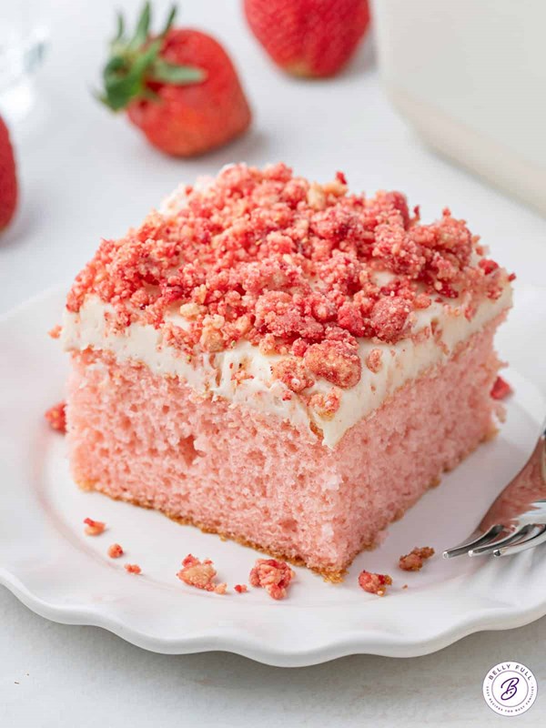 Strawberry crunch cake