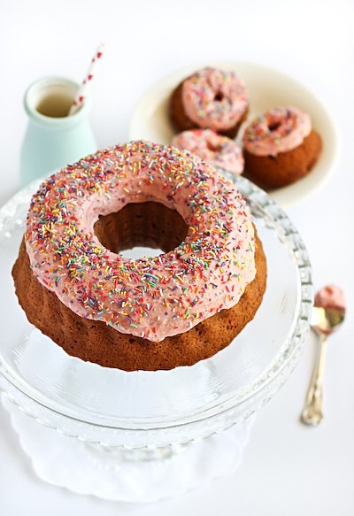 Strawberry 'doughnut' cake