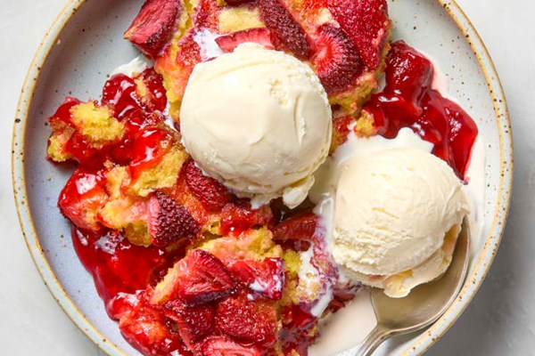 Strawberry dump cake 