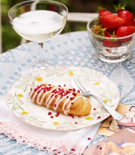 Strawberry éclairs