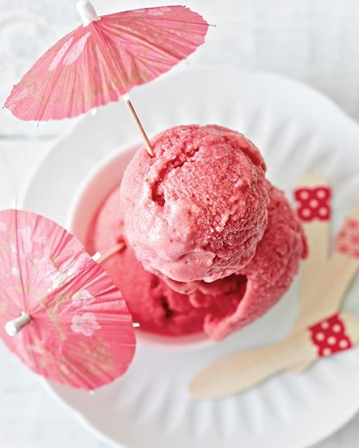 Strawberry frozen yogurt
