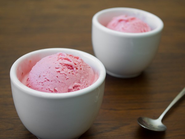 Strawberry frozen yogurt