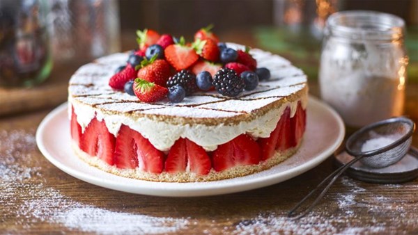 Strawberry gâteau