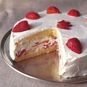 Strawberry Génoise with whipped cream