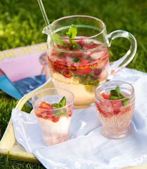 Strawberry gin fizz