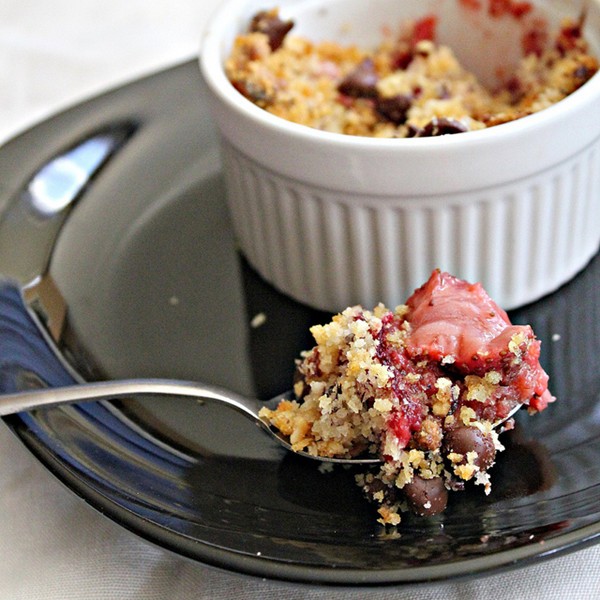 Strawberry hazelnut chocolate crisp