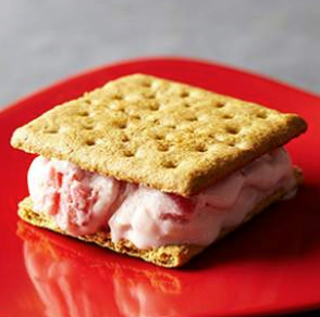 Strawberry ice cream grahamwich
