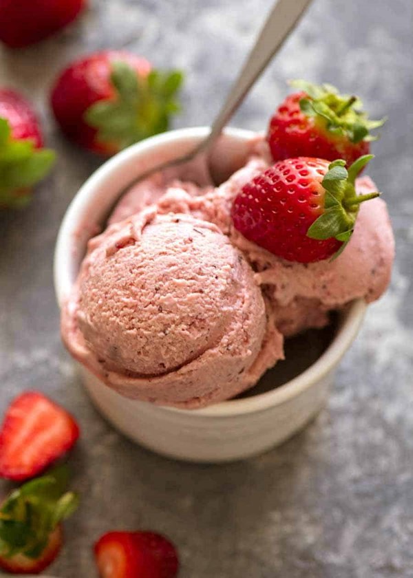 Strawberry ice cream (no churn)