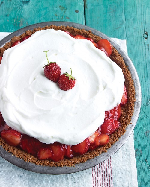 Strawberry icebox pie
