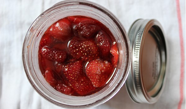 Strawberry jam with thyme