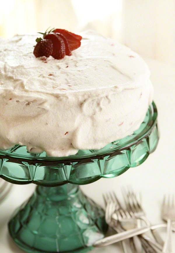 Strawberry lemonade cake