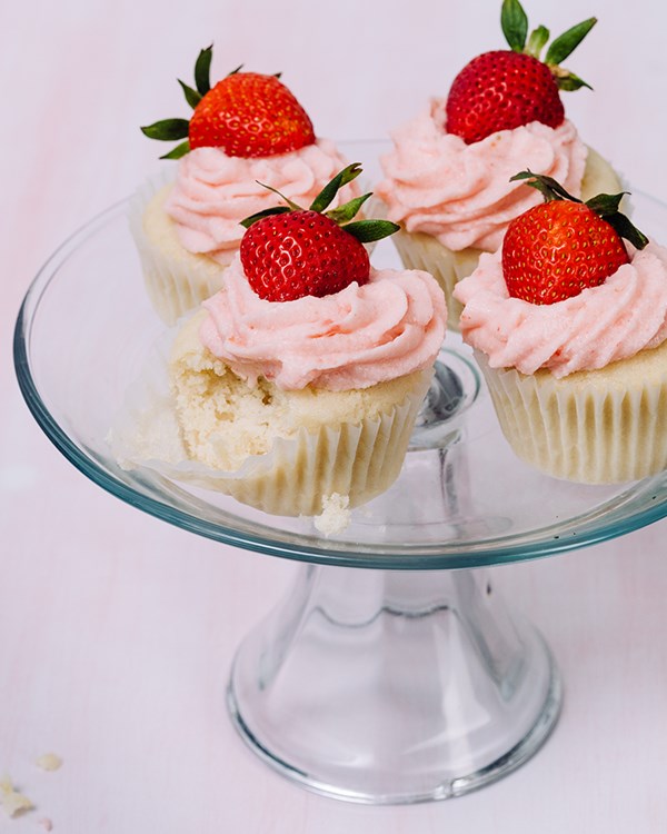 Strawberry lemonade cupcakes