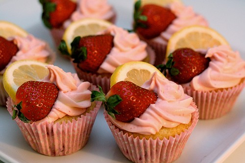 Strawberry lemonade cupcakes