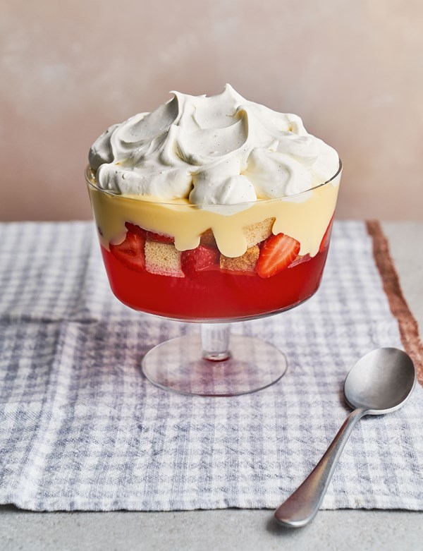 Strawberry lemonade trifle