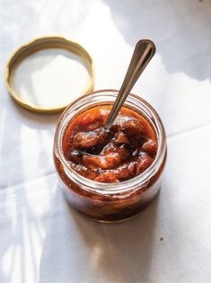 Strawberry-lime preserves with slivered almonds (Truskawkowo-limonkowa konfitura z płatkami migdałowymi)
