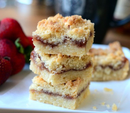Strawberry macadamia shortbread bars