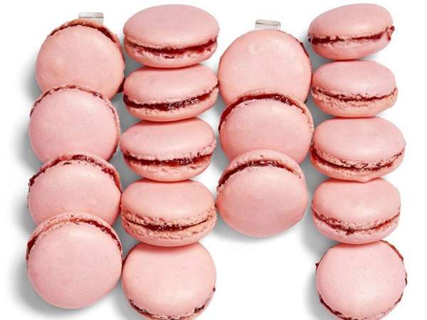 Strawberry macarons