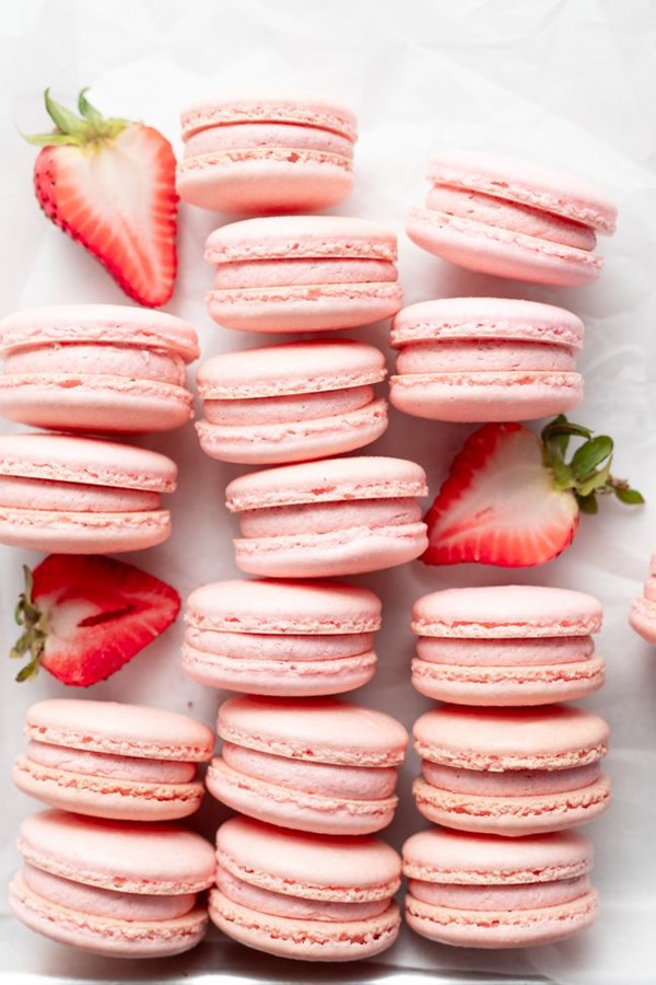 Strawberry macarons