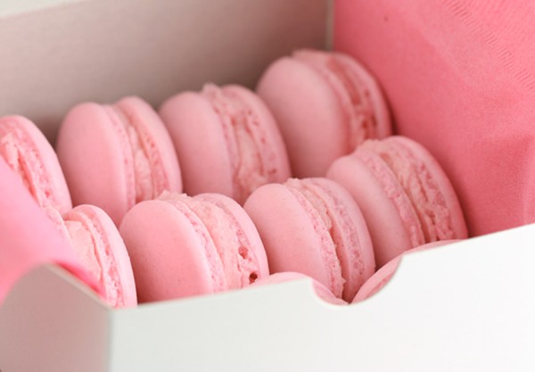 Strawberry macarons with strawberry buttercream filling recipe | Eat ...