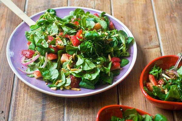 Strawberry mâche salad