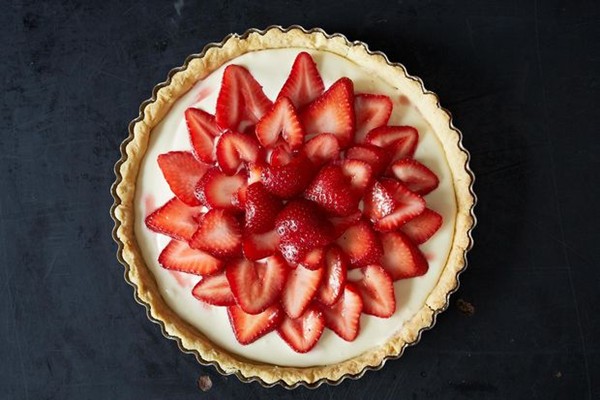 Strawberry-mascarpone tart